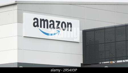 Datei Foto vom 20. April 04/21 eines Amazon-Lagers. Der Online-Riese Amazon hat im vergangenen Jahr direkte Steuern in Höhe von £781 Millionen US-Dollar gezahlt, was einem Anstieg von mehr als £130 Millionen US-Dollar gegenüber dem Vorjahr entspricht, als das Unternehmen seine schnelle Expansion im ganzen Land fortsetzte. Ausgabedatum: Donnerstag, 1. Juni 2023. Stockfoto