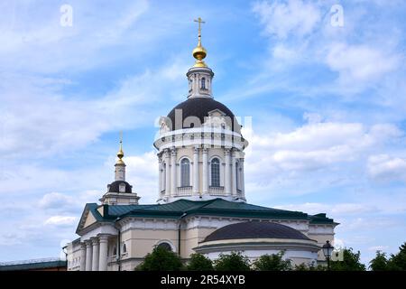 Kolomna, Russland - 30. Mai 2023: Kirche Michaels Erzengel gegen den Himmel Stockfoto