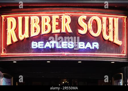 Gummi Soul Beatles Bar, Neonschild, Mathew Street, Liverpool. Merseyside, Stockfoto