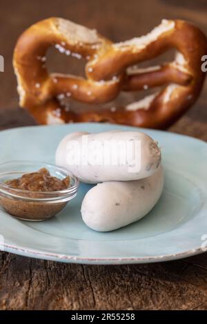 Ein Paar Bayerische Weiße Würstchen Mit Senf Stockfoto