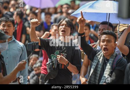 Neu-Delhi, Indien. 31. Mai 2023. Die Menschen singen Slogans während eines Protests in Jantar Mantar in Neu-Delhi, Indien, 31. Mai 2023. Hunderte von Stämmen aus Indiens Manipur inszenierten am Mittwoch einen Protest, der darauf abzielte, dass die Regierung in den nordöstlichen Staat eingreift, um die Gewalt einzudämmen und die anhaltenden Spannungen zu beenden. Kredit: Javed Dar/Xinhua/Alamy Live News Stockfoto