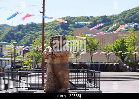 Kinugawa, Japan, 3 2023. Mai: Eine Onigamigatue in Kinugawa Onsen. Eine Oni ist eine Art Dämon, Ork, Oger oder Troll in der japanischen Folklore. Stockfoto