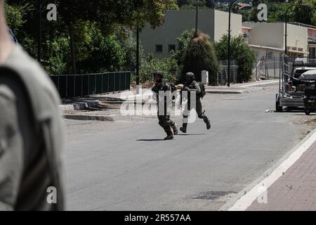 Betzet, Israel. 31. Mai 2023. Soldaten der IDF reagieren auf einen Hisbollah-Versuch, israelische Städte entlang der nördlichen Grenze zu infiltrieren. Da die Spannungen mit dem Iran und seinem libanesischen Stellvertreter der Hisbollah eskalieren, deuten israelische Militäranalytiker an, dass ein Ereignis der totalen Kriegsführung bevorsteht. Kredit: Nir Alon/Alamy Live News Stockfoto