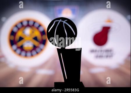 DENVER, USA, 31. MAI 2023: NBA Finals Denver Nuggets vs Miami Heat. Silhouette der Trophäe „Larry O'Brien Championship“ für den NBA-Gewinner Stockfoto