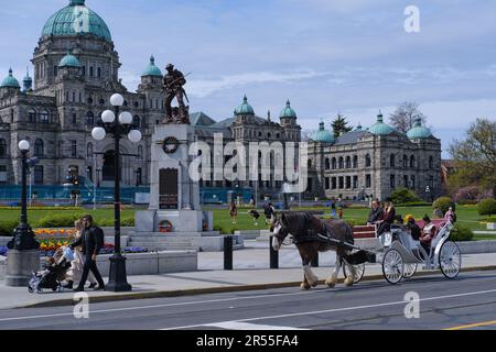 Belleville Street, Victoria, mit Kutschfahrt vorbei an der Legislative Assembly of British Columbia, Kanada Stockfoto