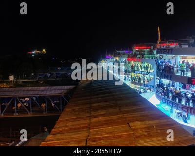 1. Juni 2023, Barishal, Barishal, Bangladesch: Der Hafen von Barisal, offiziell bekannt als Barisal River Port, der nach Dhaka nach dem Personenverkehr der zweitgrößte und geschäftigste Flusshafen in Bangladesch ist. Es liegt am Ufer des Kirtankhola Flusses in der Stadt Barisal. Der Hafen verkehrt täglich zwischen Dhaka und Barisal sowie den meisten Bezirken im Süden des Landes, darunter Chandpur, Narayanganj, Bhola, Laxmipur, Pirojpur und Barguna. Das Unternehmen betreibt auch Verbindungen zwischen den Bezirken rund um Barisal. (Kreditbild: © Mustasinur Rahman Alvi/ZUMA Press Wire) ED Stockfoto