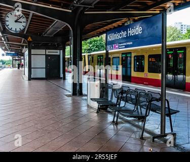 S Köllnische Heide S-Bahn Station bedient S45 S46 S47 Linien, Neukölln, Berlin. Die Bahnstation wurde 1920 eröffnet Stockfoto