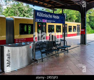 S Köllnische Heide S-Bahn Station bedient S45 S46 S47 Linien, Neukölln, Berlin. Die Bahnstation wurde 1920 eröffnet Stockfoto