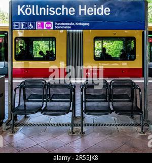 S Köllnische Heide S-Bahn Station bedient S45 S46 S47 Linien, Neukölln, Berlin. Die Bahnstation wurde 1920 eröffnet Stockfoto