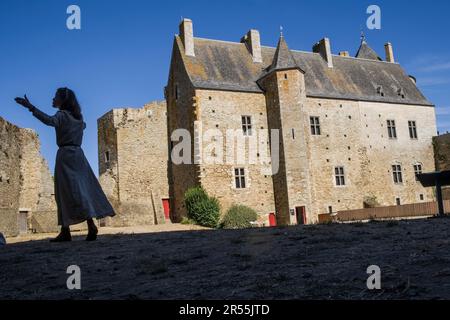 Sarzeau (Bretagne, Nordwestfrankreich): Kulturvermittler am Chateau de Suscinio, einem Schloss, das als nationales historisches Wahrzeichen (französisches 'M Stockfoto