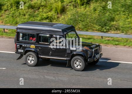 2005 Black Land Rover Defender, Diesel 2495 cm3 Stockfoto