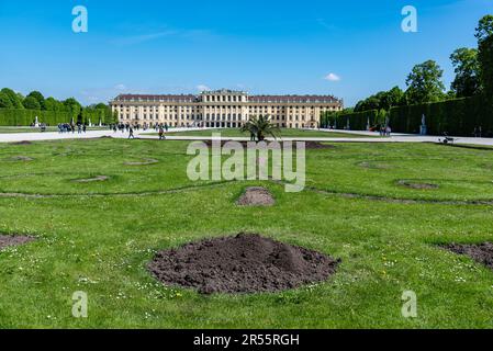 Schloss Schönbrunn Habsburg und Gärten der Wiener Hauptstadt am 4. Mai 2023 Stockfoto