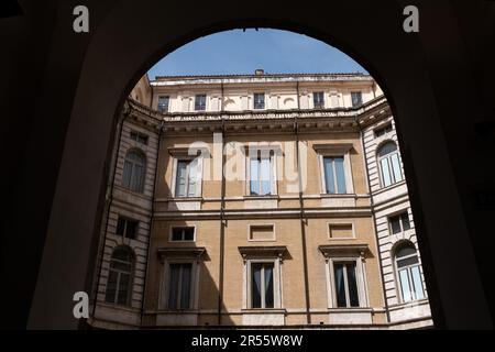 Italien, Rom, 2022-04-15. Tourismus durch die Stadt Rom, die italienische Hauptstadt, mit ihren Denkmälern und archäologischen Stätten. Italie, Rom, le 2022-04- Stockfoto