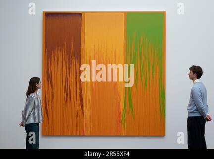 Gagosian, London, Großbritannien. 1. Juni 2023. To Bend the ear of the Outer World: Conversations on Conversations on Conversations on Contemporary Abstract Maler (1. Juni bis 25. August) ist eine umfangreiche Ausstellung neuer und neuerer Werke von mehr als 40 Künstlern aus den USA, Großbritannien und Deutschland. Neben einer Vielzahl von Ansätzen zur zeitgenössischen Abstraktion vereint die Ausstellung Werke von drei Generationen von Künstlern. Bild: Pat Steir, Regenbogen-Wasserfall 6, 2022. Kredit: Malcolm Park/Alamy Live News Stockfoto