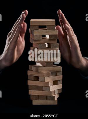 Geschäftsmann, der den Erfolg, den Plan und die Strategie im Geschäft, das Risikokonzept entwickelt. Stockfoto
