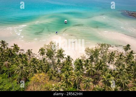 Luftbild vom Strand Khlong Yai Kee Beach, Insel Ko Kut oder Koh Kood im Golf von Thailand, Asien | Khlong Yai Kee Beach aus der Vogelperspektive, Ko Kut oder Koh Stockfoto