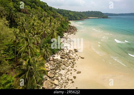 Luftbild vom Strand Khlong Yai Kee Beach, Insel Ko Kut oder Koh Kood im Golf von Thailand, Asien | Khlong Yai Kee Beach aus der Vogelperspektive, Ko Kut oder Koh Stockfoto