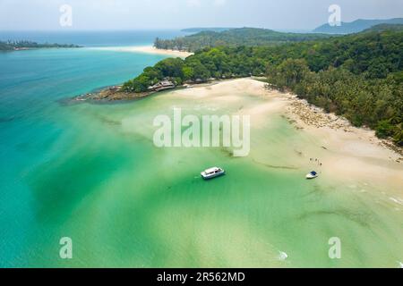 Luftbild vom Strand Khlong Yai Kee Beach, Insel Ko Kut oder Koh Kood im Golf von Thailand, Asien | Khlong Yai Kee Beach aus der Vogelperspektive, Ko Kut oder Koh Stockfoto