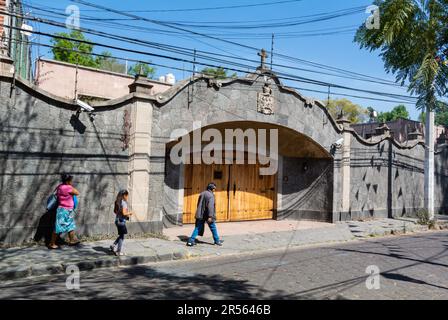 Coyoacan, Mexiko-Stadt, Straßenszene in Coyoacan, eine der ältesten Gegenden in Mexiko-Stadt. Stockfoto