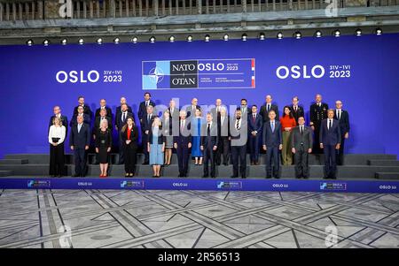 Oslo 20230601. Gruppenfoto, das sogenannte Familienfoto, das während des informellen NATO-Treffens der Außenminister in Oslo aufgenommen wurde. Foto: Lise Åserud / NTB / POOL Stockfoto