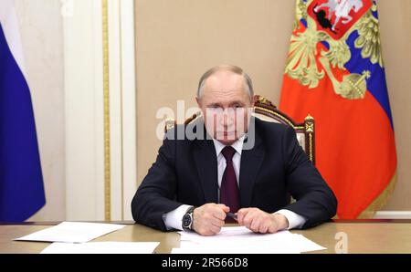 Moskau, Russland. 31. Mai 2023. Der russische Präsident Wladimir Putin veranstaltet am 31. Mai 2023 in Moskau, Russland, eine Videokonferenz mit seinen Kabinettsministern des Kremls. Kredit: Gavriil Grigorov/Kreml Pool/Alamy Live News Stockfoto