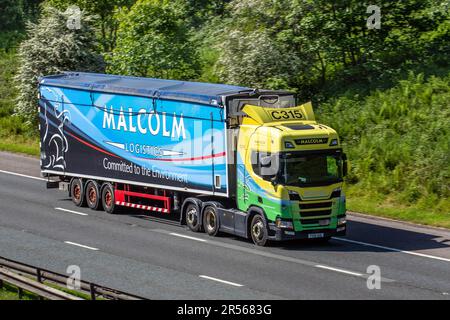 Malcom Logistics Transport L768 Lieferwagen, LKW, Transport, LKW, Frachtführer, Scania R450 Fahrzeug, europäische Nutzfahrzeugindustrie LKW, M6 in Manchester, Großbritannien Stockfoto