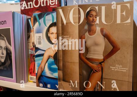 McNally Jackson ist ein unabhängiger Buchladen mit Sitz in New York City im Rockefeller Center, USA 2023 Stockfoto