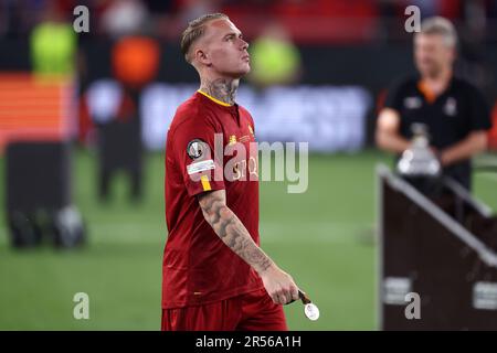 Budapest, Ungarn. 31. Mai 2023. Budapest, Ungarn Mai 31 2023, Rick Karsdorp von AS Roma sieht während des Finalspiels der UEFA Europa League vor dem FC Sevilla deprimiert aus und als Roma in der Puskas Arena am 31 2023. Mai in Budapest, Ungarn . Kredit: Marco Canoniero/Alamy Live News Stockfoto