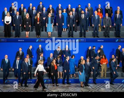 Oslo 20230601. Das sogenannte Familienfoto mit den Außenministern, das während des informellen NATO-Treffens der Außenminister am Donnerstag in Oslo im Rathaus aufgenommen wurde. Montage während und nach der Fotografie. Foto: Ole Berg-Rusten / NTB Stockfoto