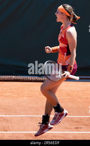 Paris, Frankreich. 01. Juni 2023. Der belgische Greet Minnen feiert in der ersten Runde der Doppel-Tennisspiele des belgisch-ungarischen Paars Minnen-Bondar und des ägyptisch-slowenischen Paars Sherif-Zidansek beim Roland Garros French Open Tennis Turnier in Paris, Frankreich, am Donnerstag, den 01. Juni 2023. BELGA FOTO BENOIT DOPPAGNE Kredit: Belga News Agency/Alamy Live News Stockfoto