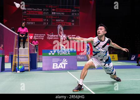 Bangkok, Thailand. 01. Juni 2023. NG Ka Long Angus aus Hongkong spielt gegen Toma Junior Popov aus Frankreich während der Badminton Men's Single bei den Thailand Open 2023 im Huamark Indoor Stadium. Toma Junior Popov gewann über Ng Ka Long Angus 2-0 (21:17, 22:20) Kredit: SOPA Images Limited/Alamy Live News Stockfoto