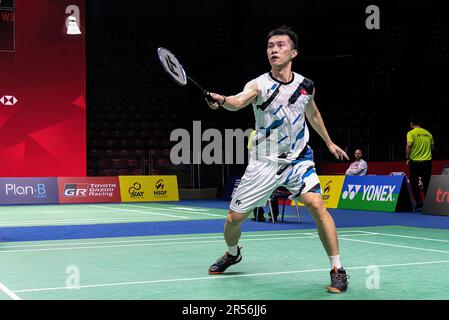 Bangkok, Thailand. 01. Juni 2023. NG Ka Long Angus aus Hongkong spielt gegen Toma Junior Popov aus Frankreich während der Badminton Men's Single bei den Thailand Open 2023 im Huamark Indoor Stadium. Toma Junior Popov gewann über Ng Ka Long Angus 2-0 (21:17, 22:20) Kredit: SOPA Images Limited/Alamy Live News Stockfoto