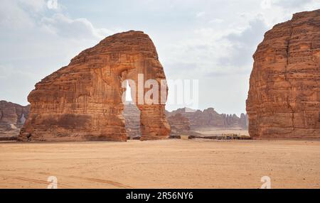 Jabal AlFil - Elefantenfelsen in Al Ula Wüstenlandschaft, Saudi-Arabien. Stockfoto