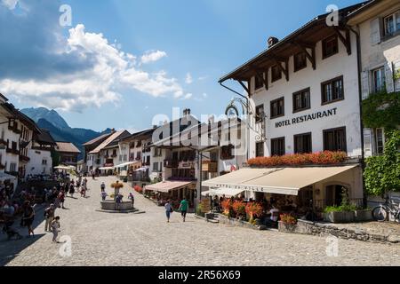 Die Schweiz. Kanton Fribourg. Gruyeres. In die Altstadt Stockfoto