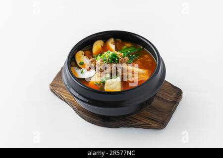 Rote Kimchi-Rindfleischsuppe，Kimchi jjigae，koreanischer Stil Stockfoto