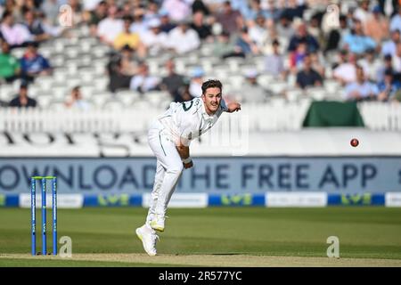 Mark Adair of Ireland during the LV= Insurance Day One Test Match England vs Ireland at Lords, London, Vereinigtes Königreich, 1. Juni 2023 (Foto: Craig Thomas/News Images) Stockfoto