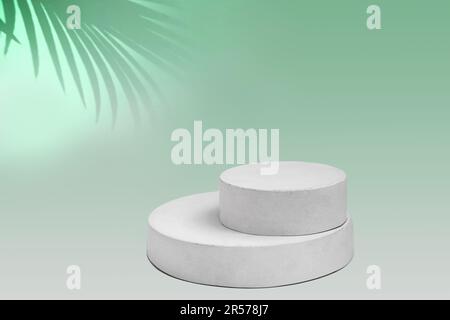 Podium für Kosmetik, Seife, Artikelpräsentation. Abstrakte Minimale Geometrische Kugel. Zylinder Zwei Formen, Weicher Schatten. Anzuzeigende Szene Produkt, Objekt. Sho Stockfoto