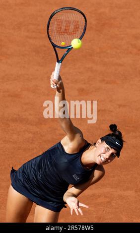 Paris, Frankreich. 01. Juni 2023. Die französische Oceane Dodin in Aktion während eines Tennisspiels zwischen der französischen Oceane Dodin und der tunesischen Ons Jabeur, in der zweiten Runde der Frauen beim Roland Garros French Open Tennis Turnier in Paris, Frankreich, am Donnerstag, den 01. Juni 2023. BELGA FOTO BENOIT DOPPAGNE Kredit: Belga News Agency/Alamy Live News Stockfoto