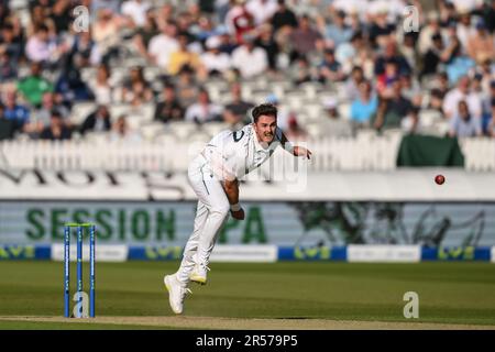 Mark Adair of Ireland bowls during the LV= Insurance Day One Test Match England vs Ireland at Lords, London, Vereinigtes Königreich, 1. Juni 2023 (Foto: Craig Thomas/News Images) Stockfoto