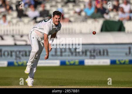 Mark Adair of Ireland bowls during the LV= Insurance Day One Test Match England vs Ireland at Lords, London, Vereinigtes Königreich, 1. Juni 2023 (Foto: Craig Thomas/News Images) Stockfoto