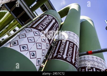 ROTTERDAM - Raffinerie Neste an der Maasvlakte. Hier werden Biodiesel und bald auch nachhaltiger Flugzeugtreibstoff hergestellt. ANP JEFFREY GROENEWEG niederlande raus - belgien raus Stockfoto