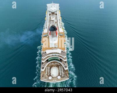 Balmoral ist ein Kreuzfahrtschiff, das Fred gehört und von ihm betrieben wird. Olsen Cruise Lines. MS Balmoral Kreuzfahrtschiff, das in Southampton ankommt, mit unvergleichlicher Aussicht. Stockfoto