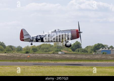 Republic P-47D Thunderbolt ‚Nellie B‘ in der Luft auf der Abingdon Air & Country Show am 20. Mai 2023. Stockfoto