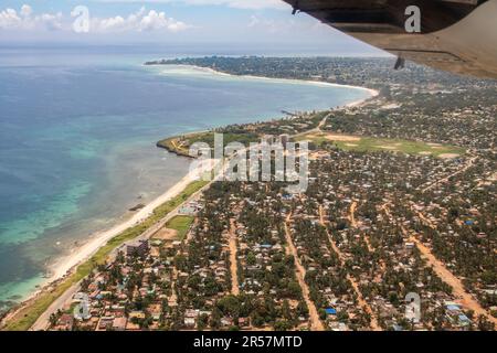 Pemba, Hauptstadt der Provinz Cabo Delgado in Mosambik, Foto von oben vor der Landung am Flughafen Pemba Stockfoto