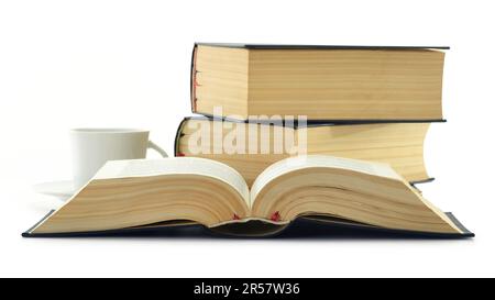 Komposition mit Stapel Bücher isoliert auf weiss Stockfoto