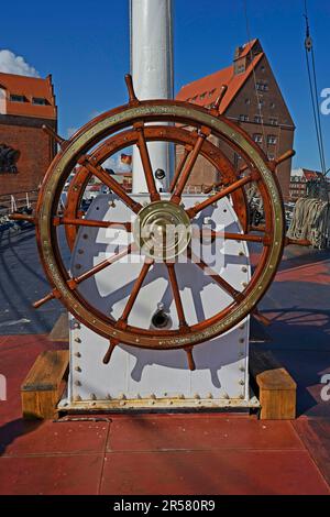 Lenkrad, Segelschiff Gorch Fock I., alter Hafen, Hansestadt Stralsund, Mecklenburg-Vorpommern, Deutschland, Segelübungsschiff Stockfoto