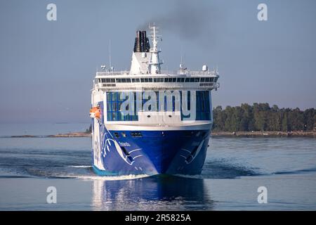 Kreuzfahrtfähre M/S Finlandia von Eckerö Line Reederei nähert sich Länsiterminaali 2 in Helsinki, Finnland Stockfoto