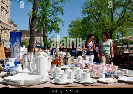 Flohmarkt, Straße des 17. Juni, Tiergarten, Berlin, Porzellan, Geschirr, Deutschland Stockfoto