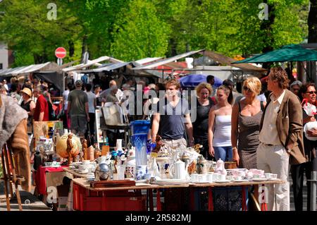 Flohmarkt, Straße des 17. Juni, Tiergarten, Berlin, Porzellan, Geschirr, Deutschland Stockfoto