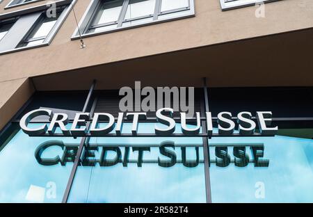 Liestal, Schweiz - 10. Mai 2023: Credit Suisse ist eine Schweizer Bank, die nach dem Konkurs von UBS übernommen wurde Stockfoto